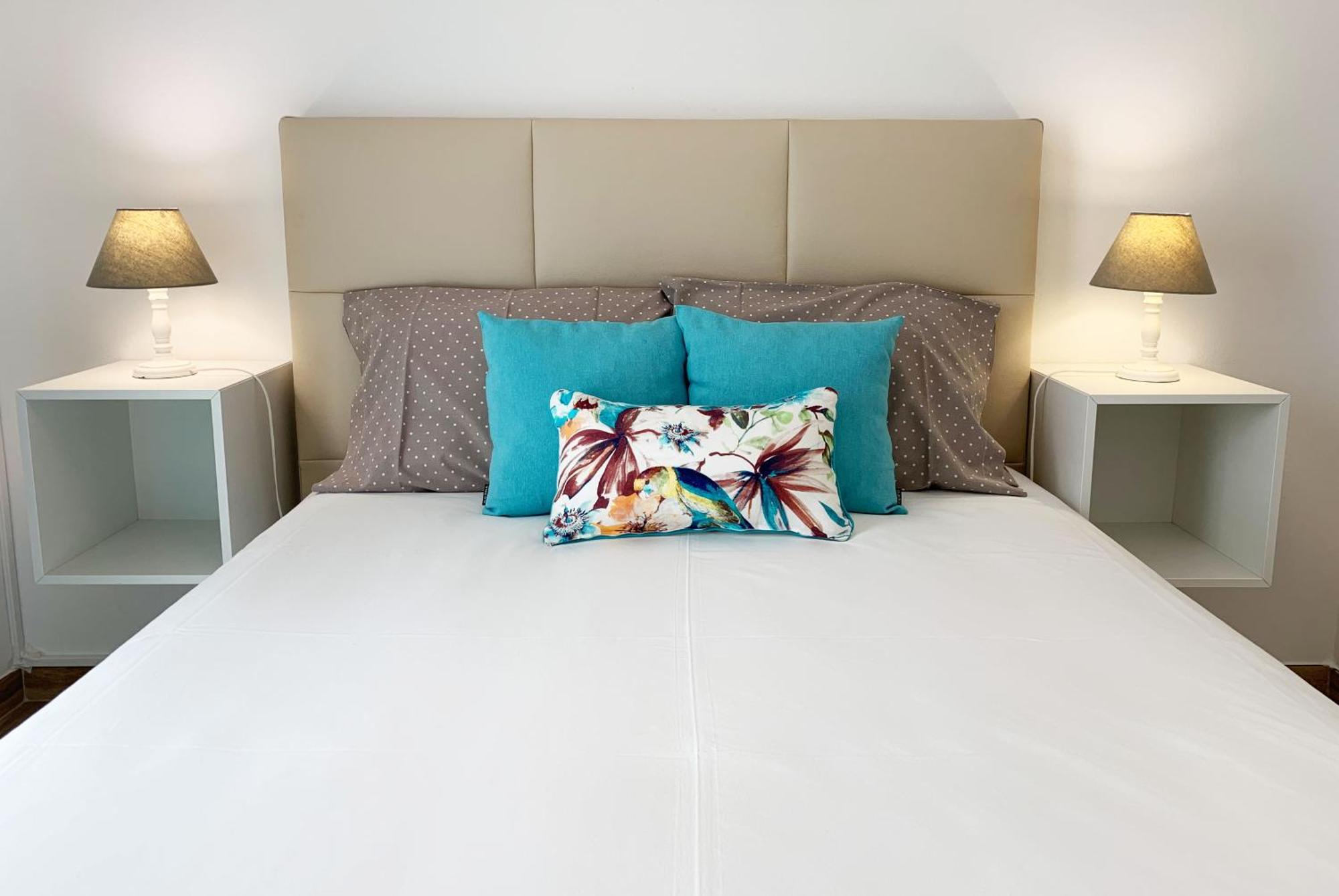 Bed & Breakfast Bedrooms Ap Garden Lagos